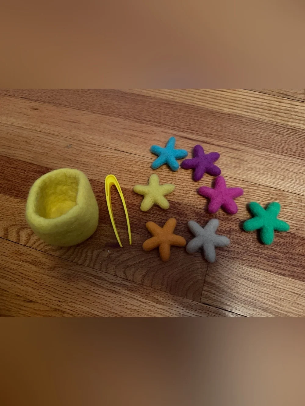 Lovevery Felt Starfish Play Set with Tweezers and Cup